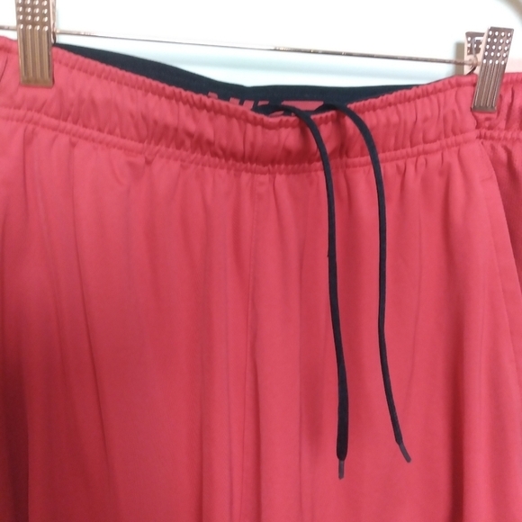 Nike Men's Red and Black Dri Fit Drawstring Waist Athletic Shorts Size Large - Picture 5 of 10